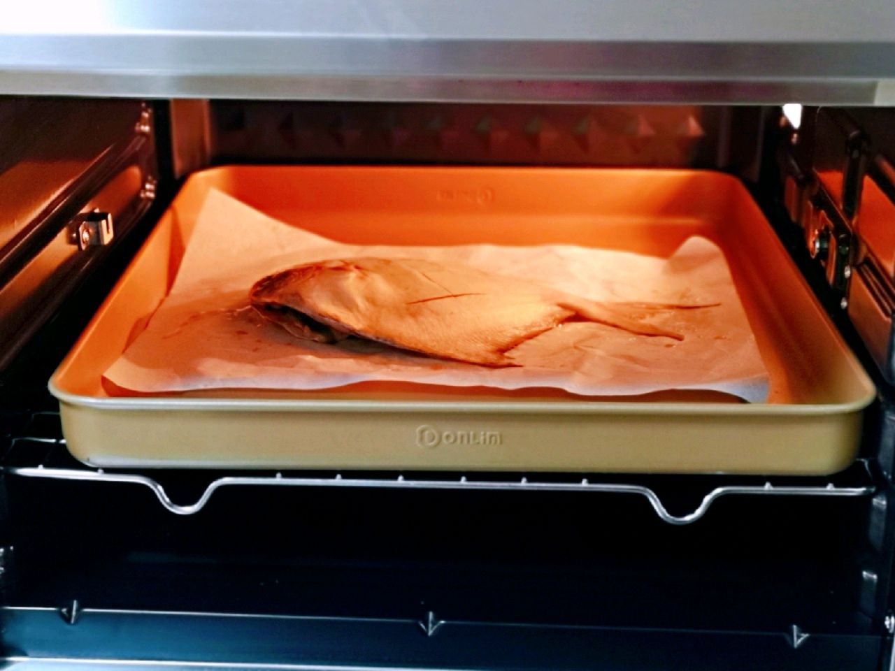 铁板金鲳鱼的正确吃法,孜然烤金鲳鱼好吃吗