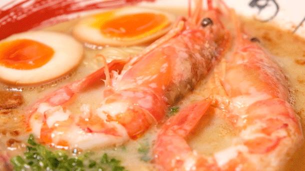 汤底浓郁的汤面,汤底浓厚