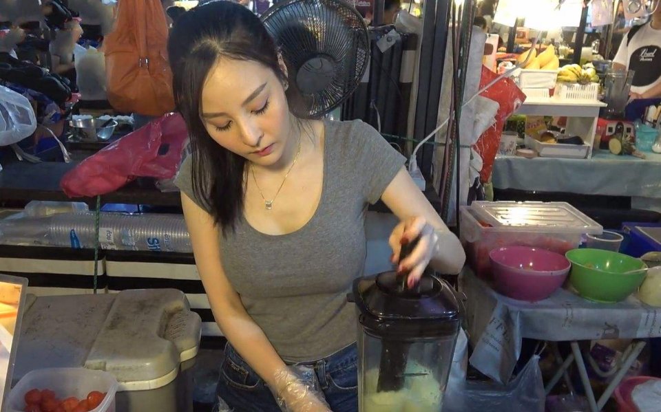 泰国泼水节搞笑事件,泰国泼水节最尴尬的场面