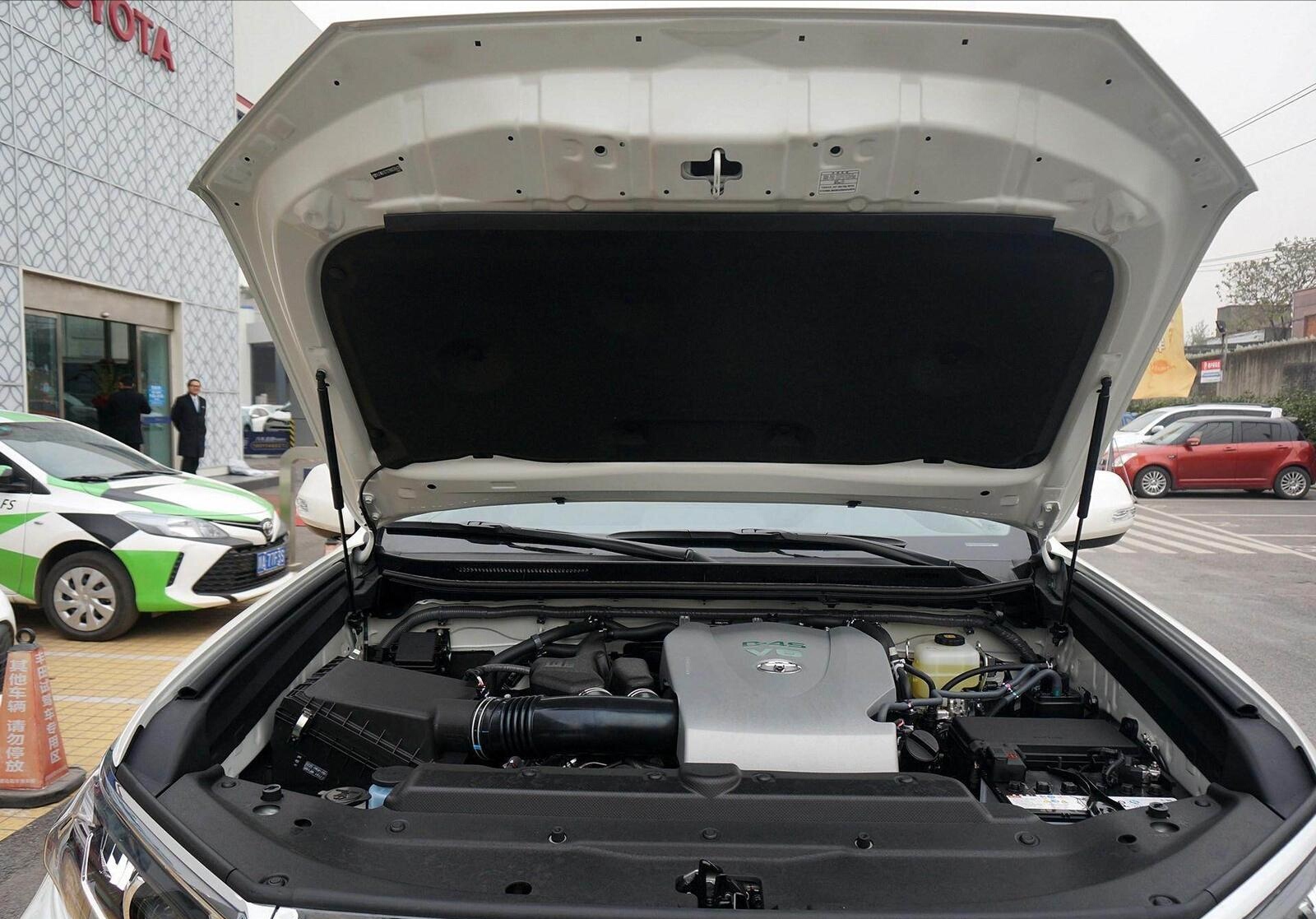 库存国产丰田普拉多，3.5升6缸动力+四驱，落地45万真霸气