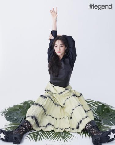 朴敏英高级感衣服,朴敏英一身红色连衣裙出席