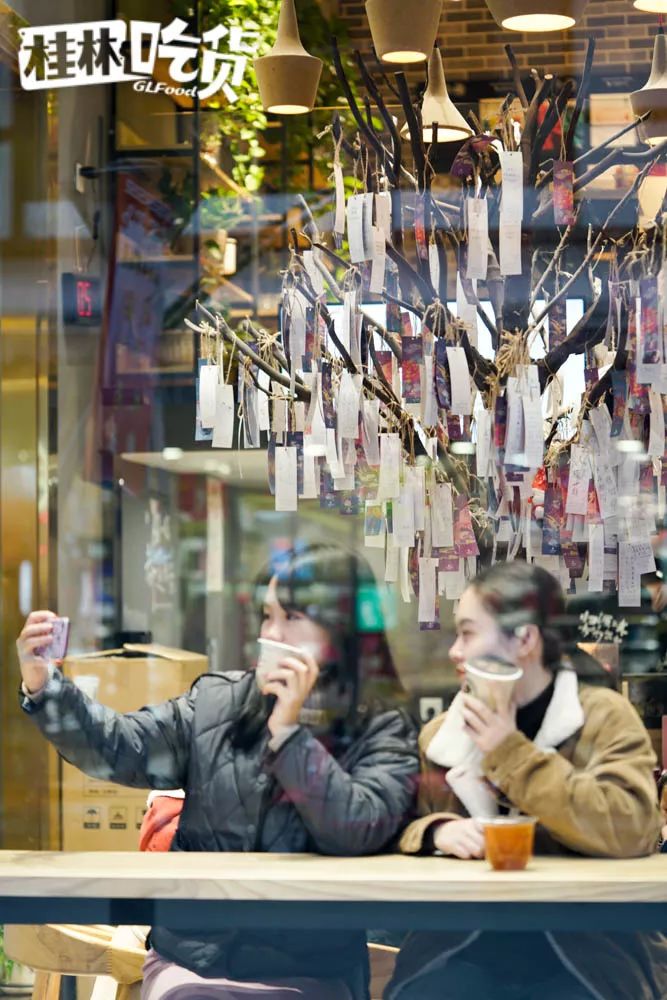火遍全国的明星茶饮本宫的茶开到桂林了！凭口袋茶掀起了排队潮流
