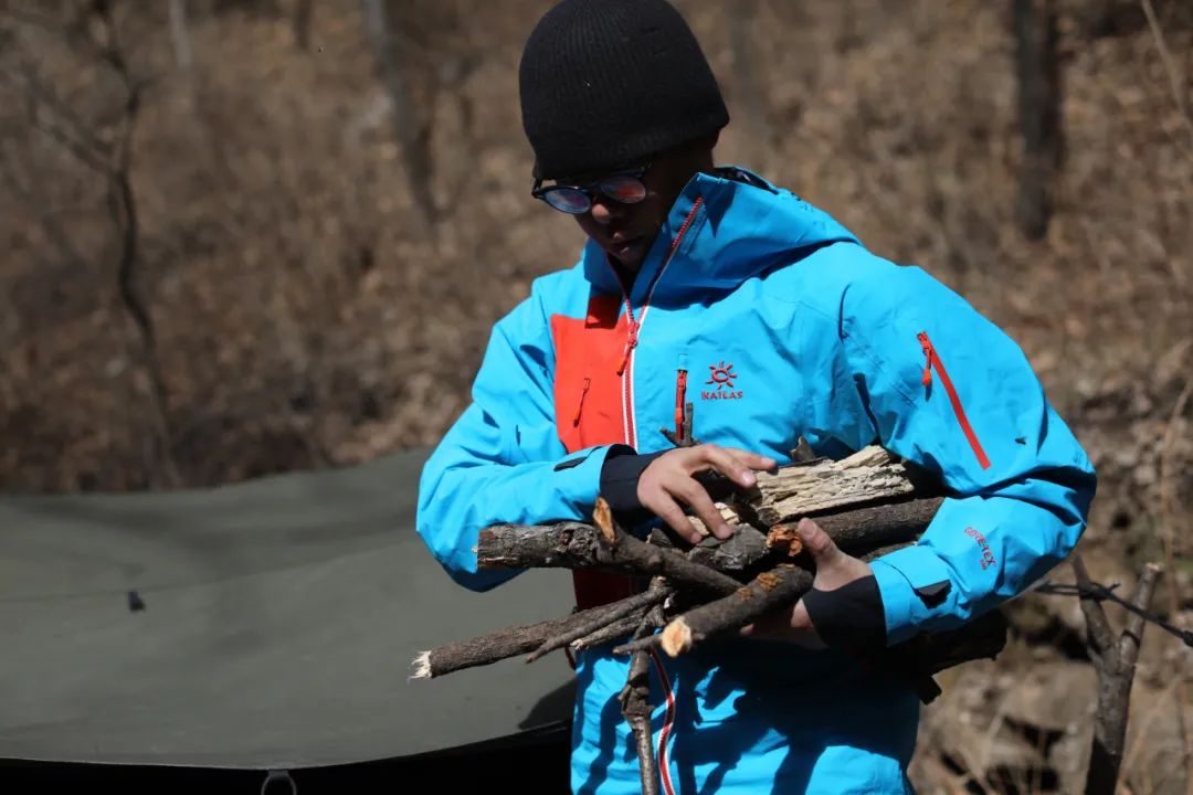 KAILASMONT：3021年，玩户外还是得穿冲锋衣