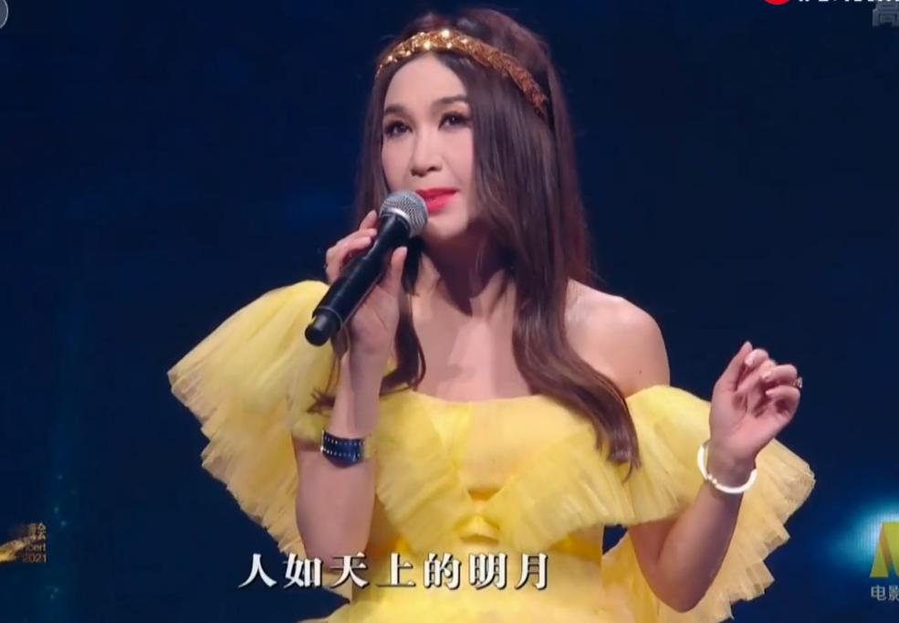 谢霆锋在台下看王菲和刘德华,谢霆锋看王菲表演