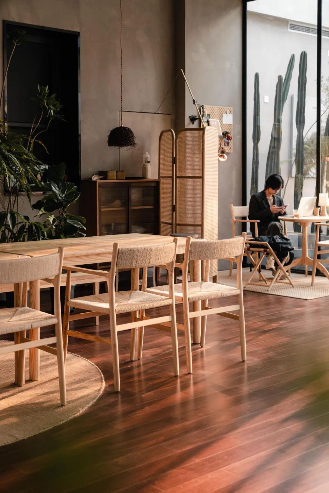 京城首家！探秘最热门“一尺花园”咖啡馆，西山脚*体下**会海派腔调