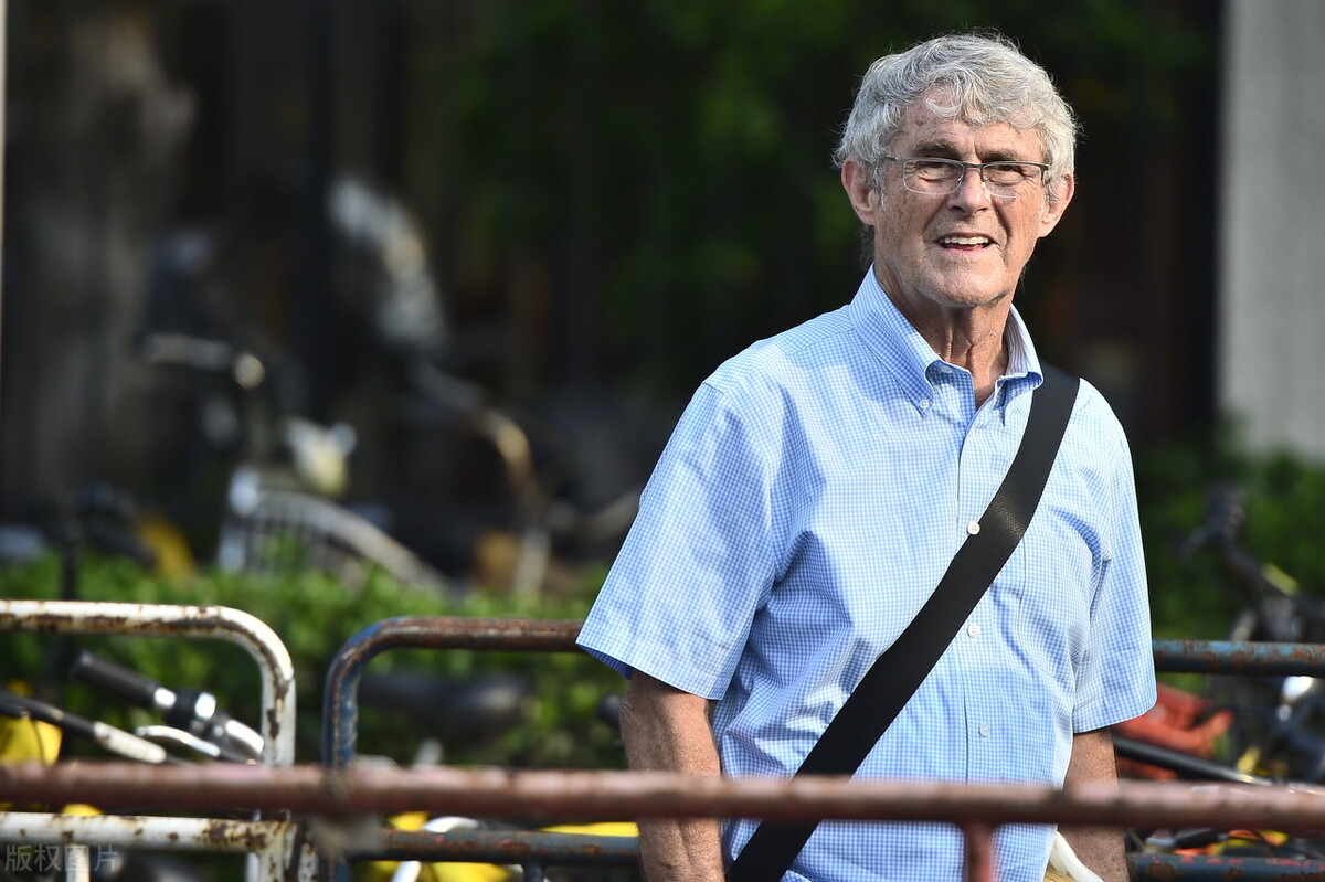 真不给李铁面子！恩师断定中国队无法出线，直言可以准备2026年