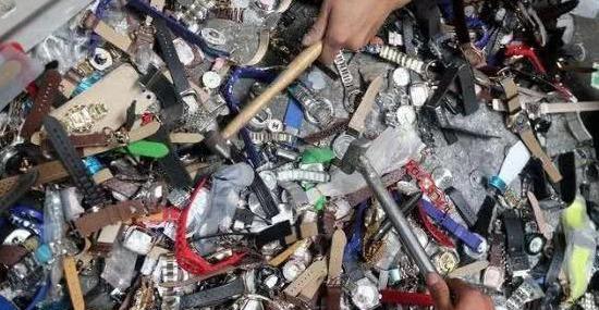 瑞士海关2天销毁广州名表7吨,瑞士美国海关查获劳力士