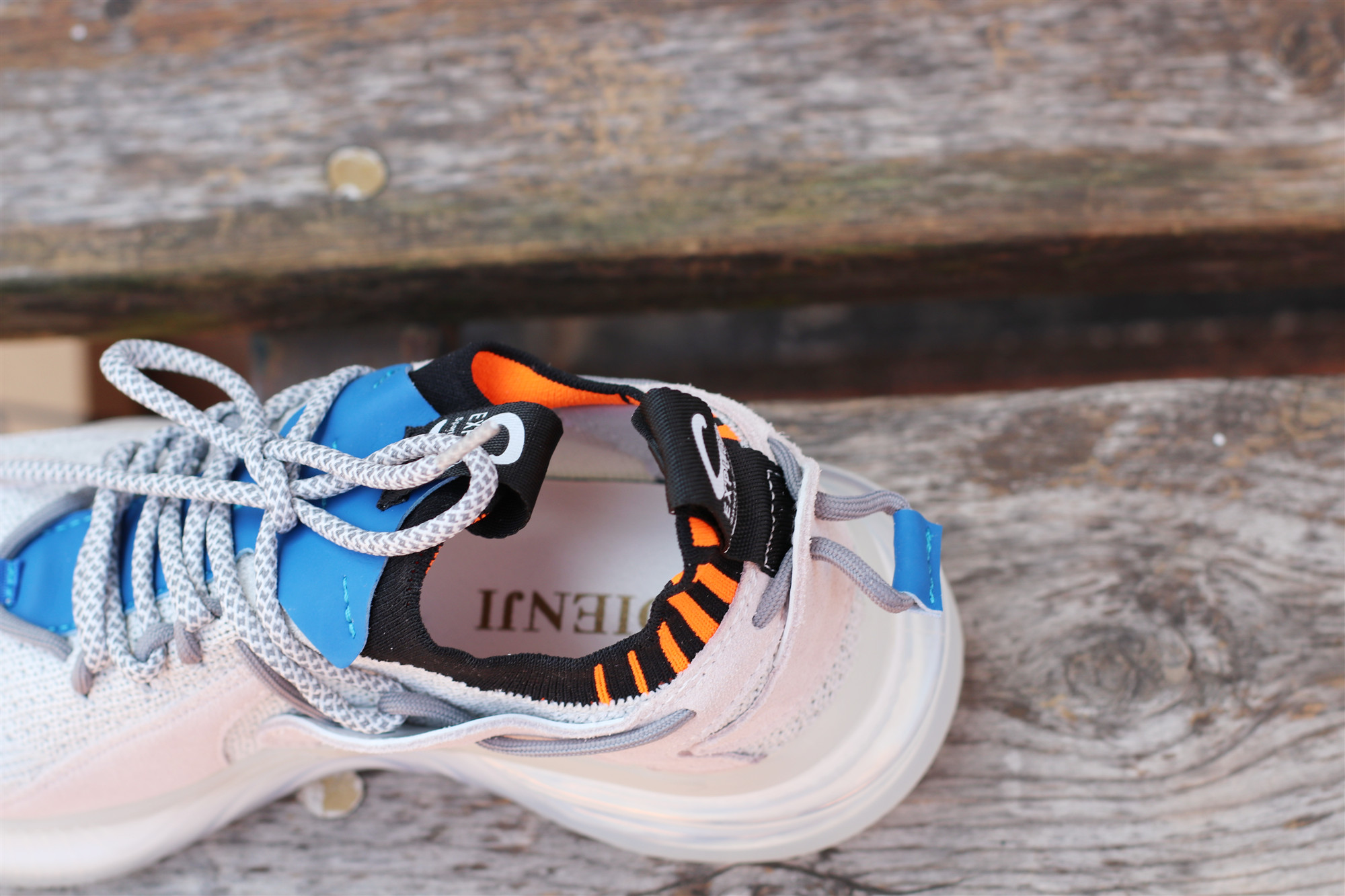 能与nike抗衡的国产品牌,可以与nike匹敌的牌子