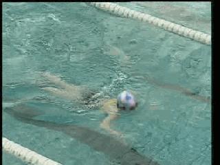 蛙泳腿部翻脚错误纠正,蛙泳在水中腿部翻脚忘记了怎么办