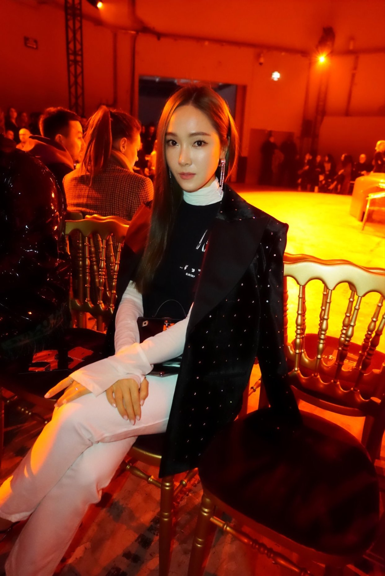 郑秀妍时尚芭莎写真照,郑秀妍机场时尚照