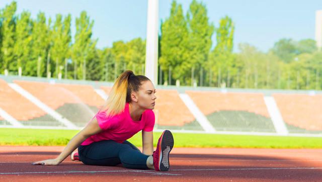 健身手肘关节弹响怎么解决,健身后手指关节卡顿怎么办