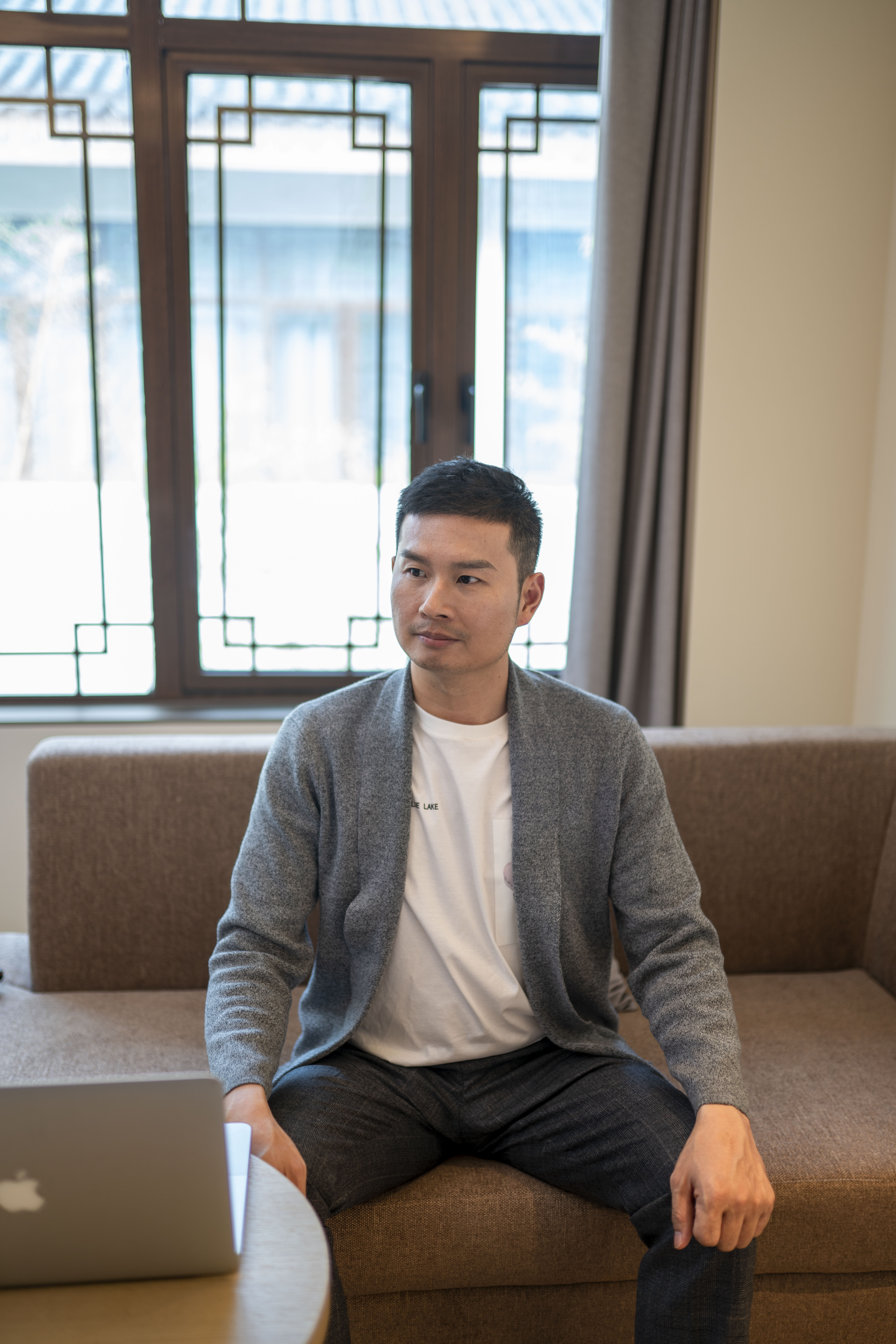 郑刚一年收入多少钱,郑刚一个月收入