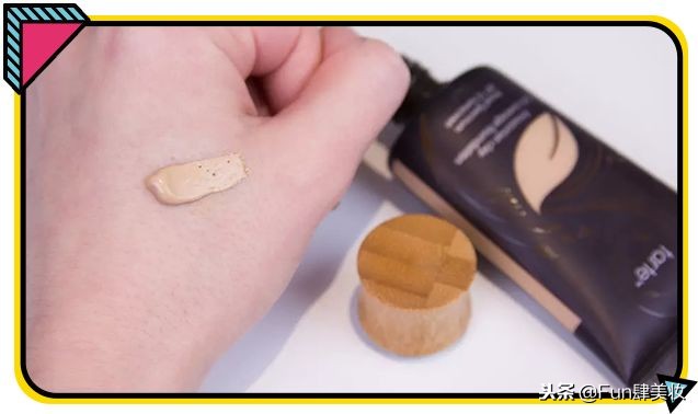 用粉底总是起皮用什么比较服帖,卡粉严重还是不化妆严重