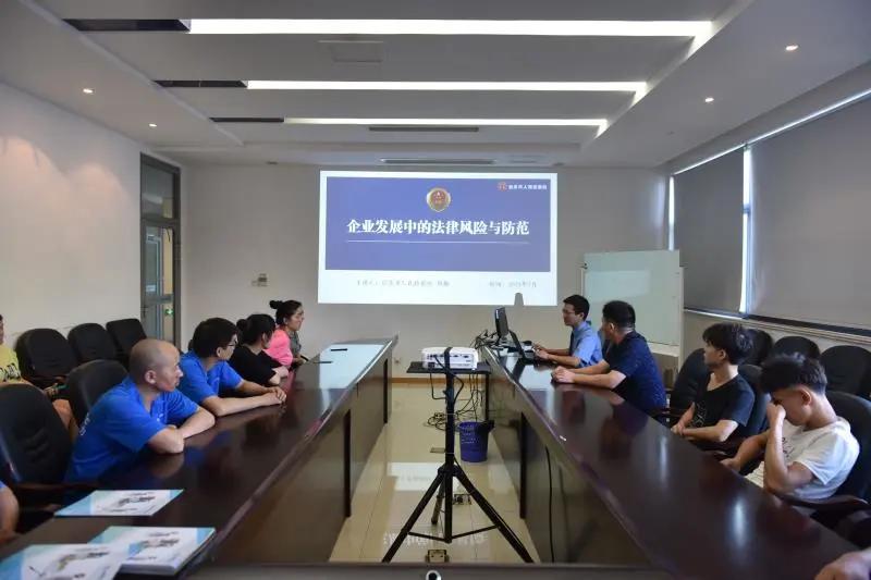 普法宣传进乡镇送法下乡暖人心,普法活动送法进校园