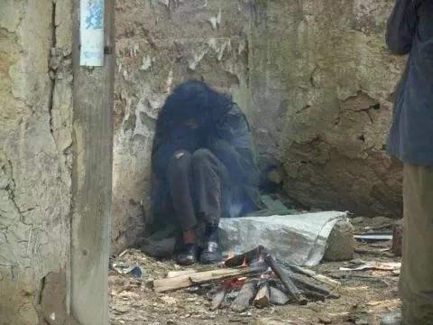 小伙饿死家中原因,男孩被饿死在家中发现大量食物