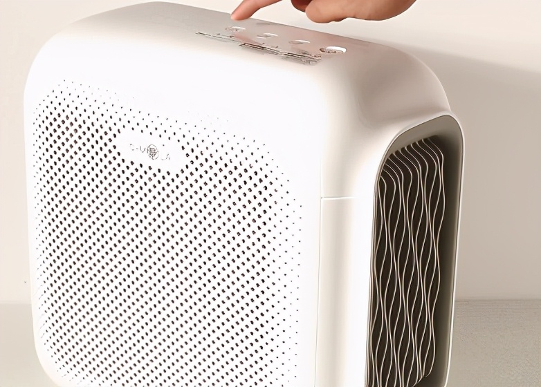 鱼仔便携式空气净化器,小伙开箱快递空气净化机