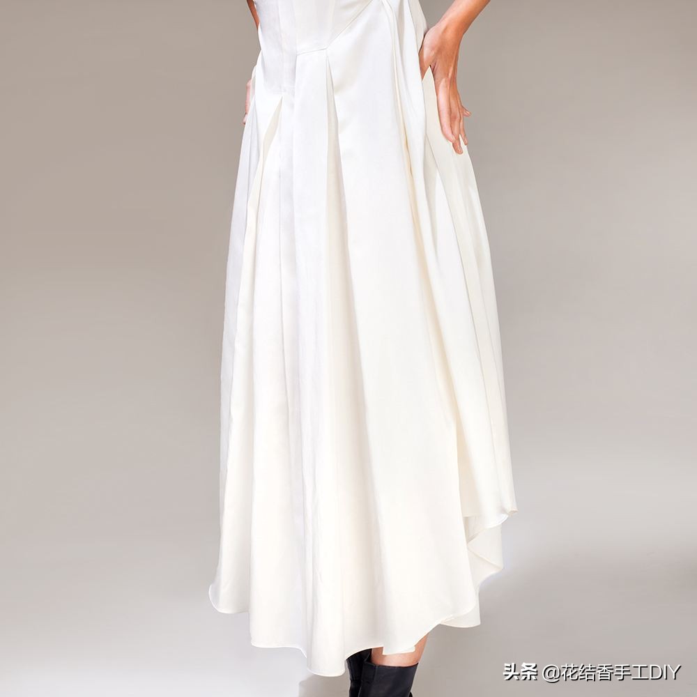 生活小妙招真丝衣服发白恢复,白色真丝连衣裙发黄了怎么办