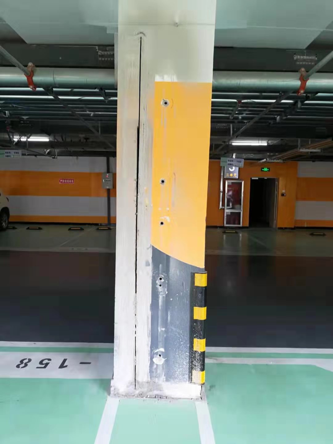 车位宽度不够削承重柱来凑,地下车位宽度不够维权