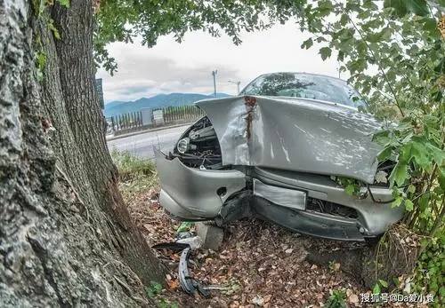 刹车失灵用手刹能刹住车吗,刹车失灵后手刹还管用吗
