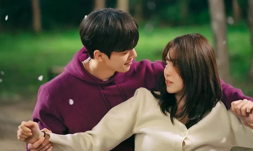 我和妈妈聊聊天200字,和妈妈一起谈恋爱33集