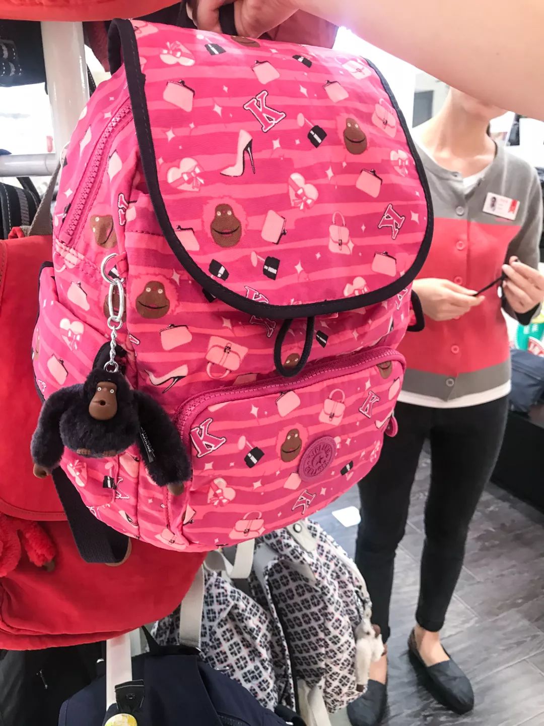 200-500儿童书包,儿童书包买轻便的还是减压的好