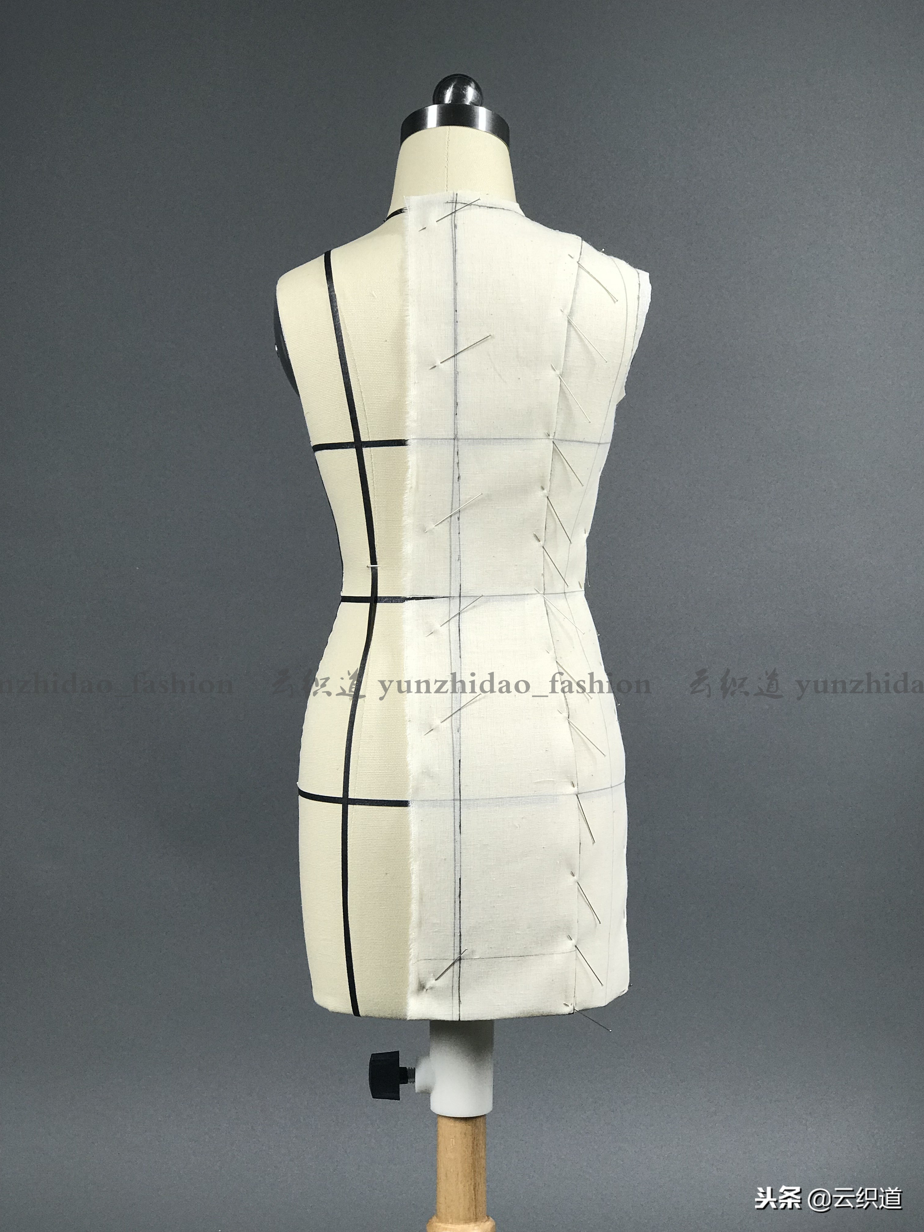 衣服裁剪制作女,服装立体裁剪稿子怎么做