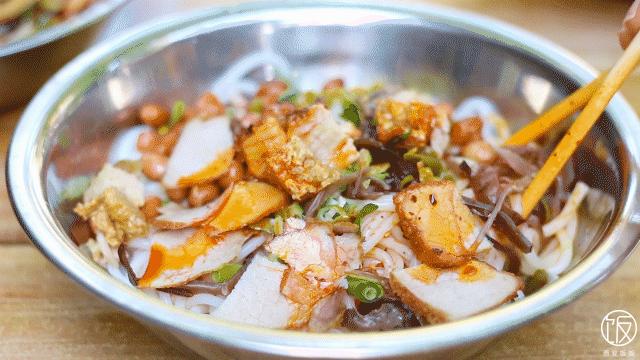 又香又臭的螺蛳粉太美味了,又臭又香螺蛳粉真的很好吃