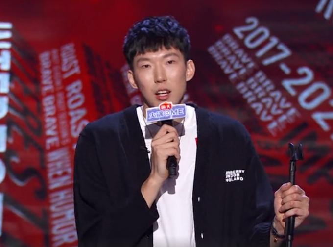 人民日报点评郭艾伦周琦,周琦评价郭艾伦