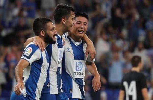 同是阿根廷人，一个无视武磊拥抱，另一个却特别喜欢和武磊连线