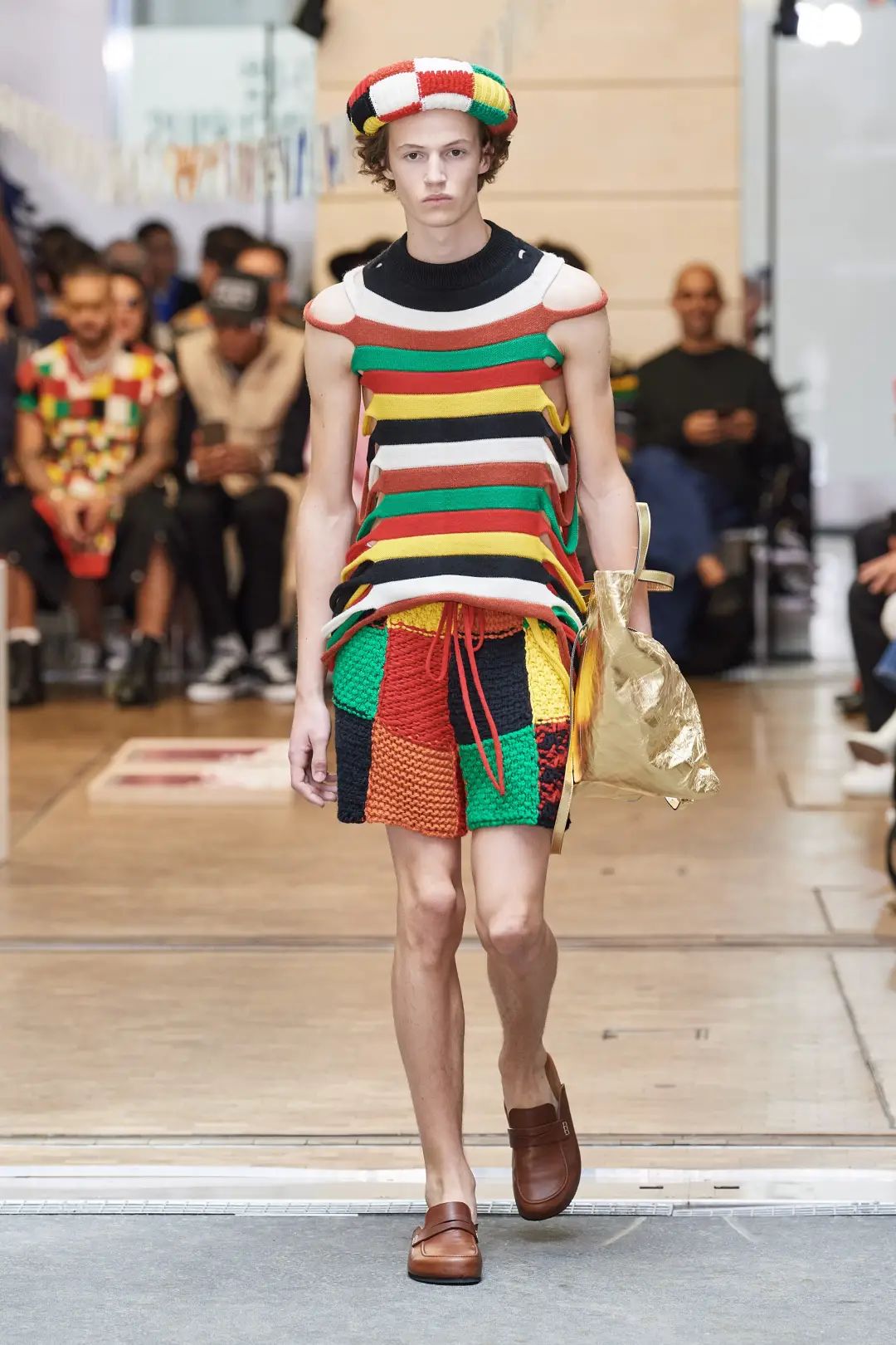 针织衫今年流行什么颜色什么款,今年针织衫