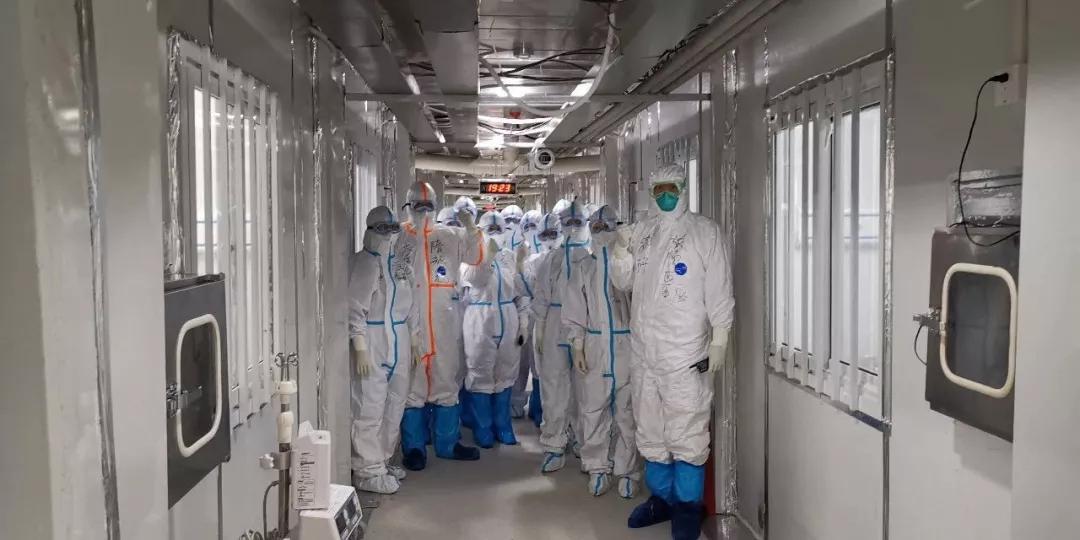 雷神山护士转身离开的视频,护士雷神山跳舞视频