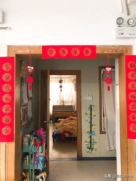 幼儿园迎新年装饰教室方式,最新幼儿园六一大门厅环境布置