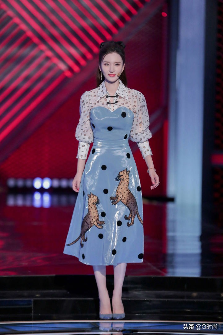 闪亮的漆皮元素又流行回来了，一穿就酷帅时髦到不行