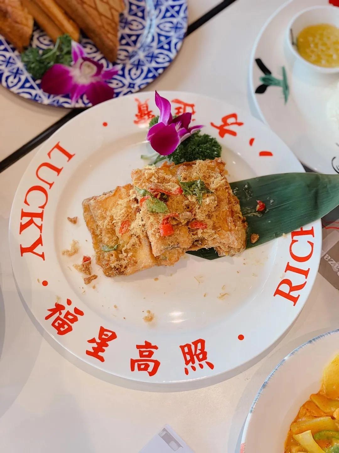 屁屁猩拍了拍你，并递出一张50团100代金券