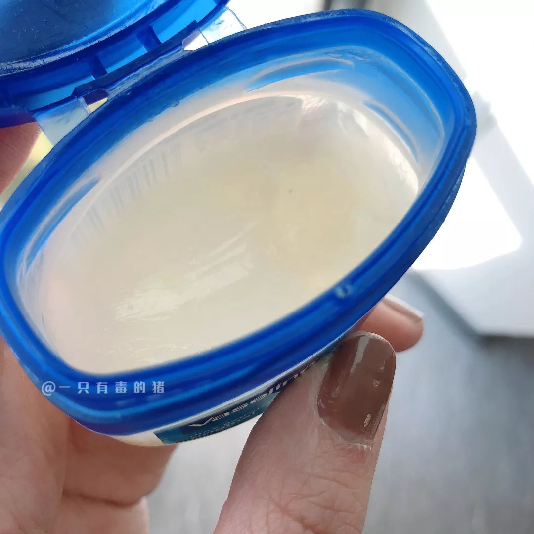 空管的润唇膏,空管的唇膏