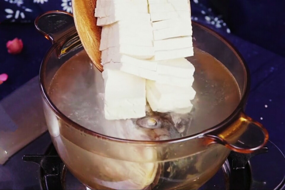 鱼头炖豆腐汤给宝宝喝,鱼头豆腐汤的补脑功效