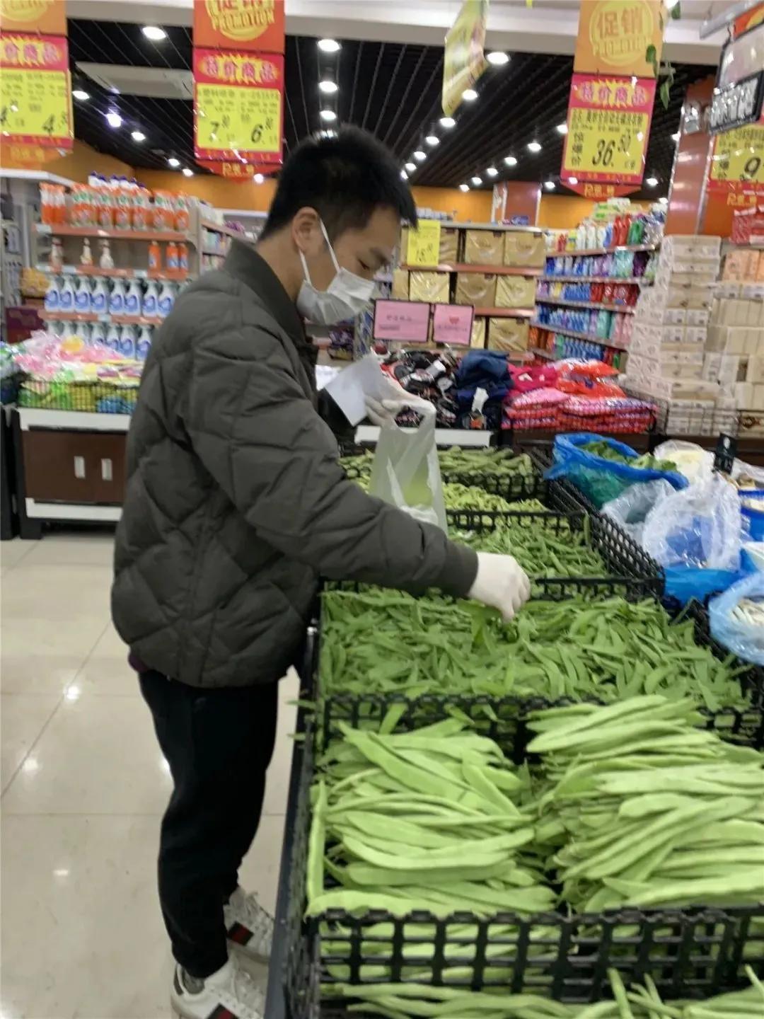 从“你好”到“兄弟”，川沙老居民区的“国际化”防疫服务，让印度小伙点赞