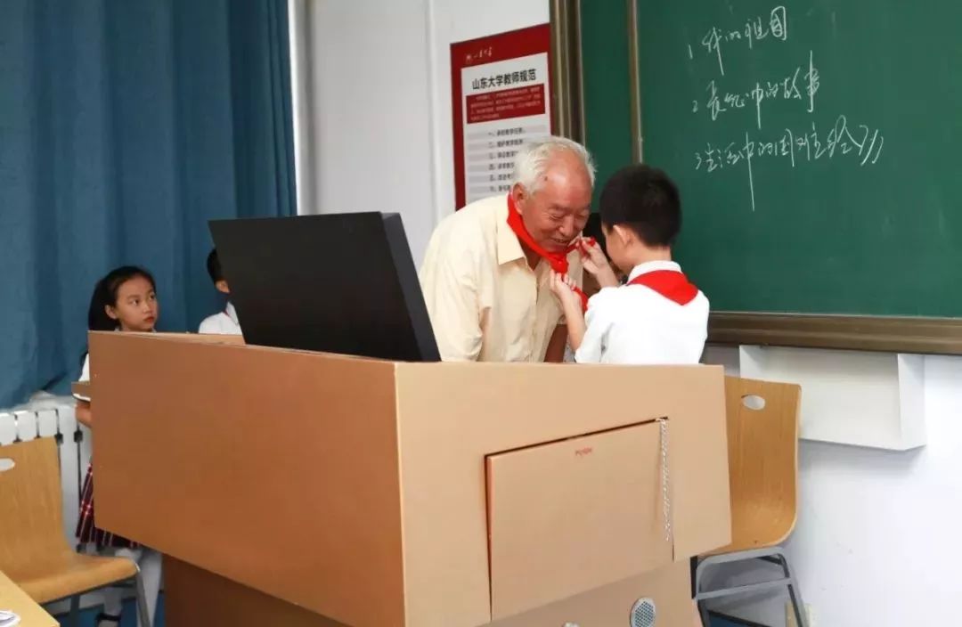 开学第一课我和祖国共成长视频,我与祖国共成长追梦人的手抄报