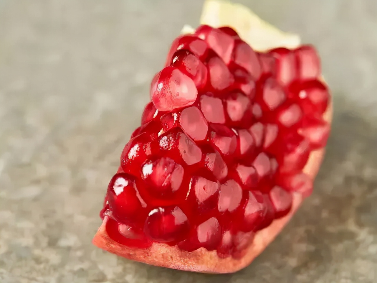 超甜不用吐籽的石榴你吃了吗,不用吐籽的石榴不白吃