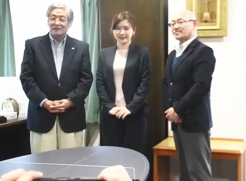 福原爱接受聘书,福原爱找到新工作