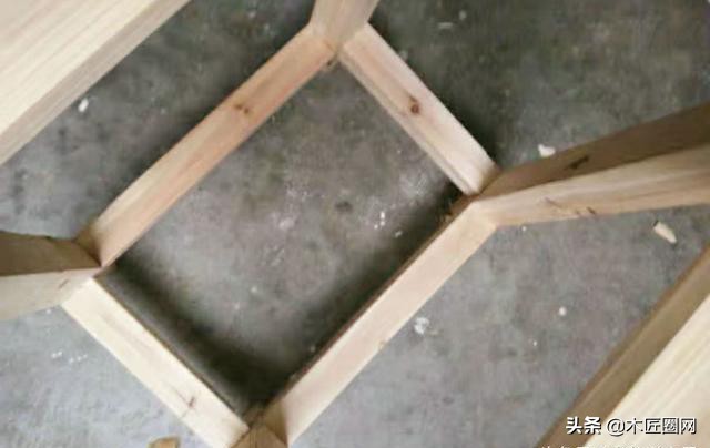 逐渐兴起的木工学校，以学习木工基础知识开始，偶尔也打打小家具