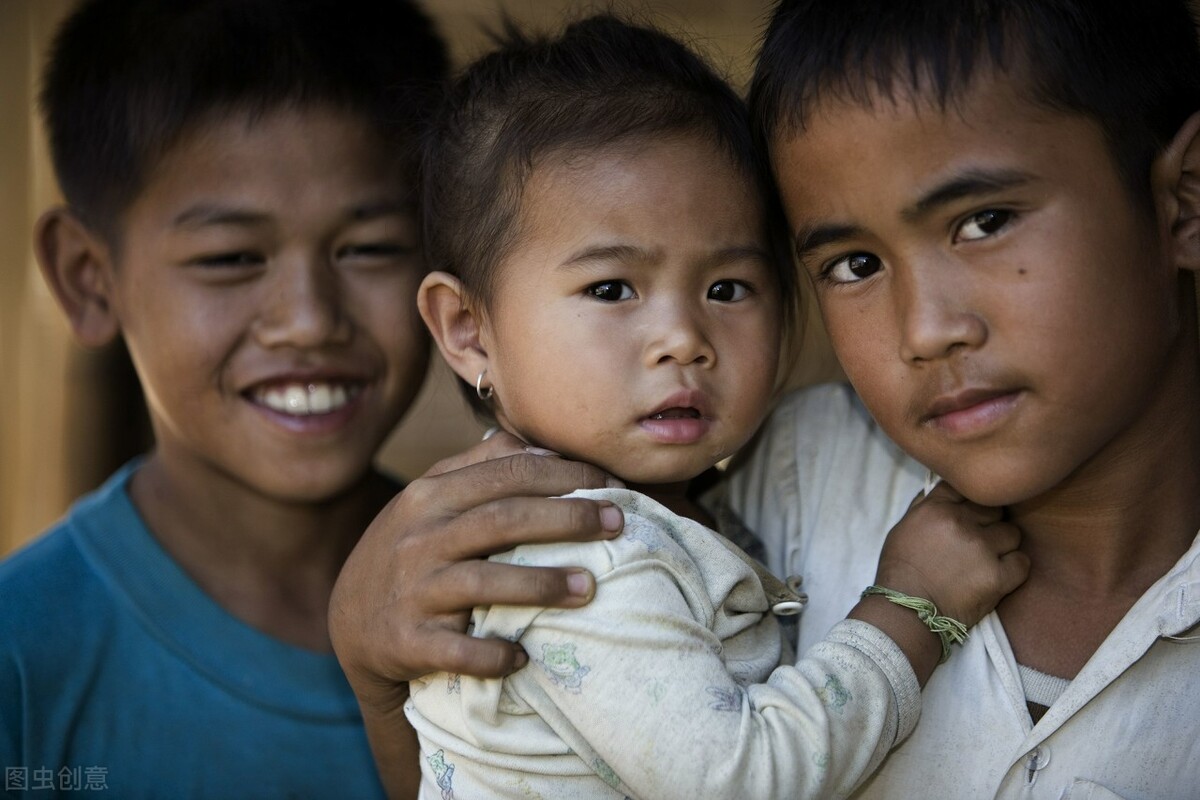 我翻了6千条评论，找了38个故事，为你呈现真实的中国姐弟关系