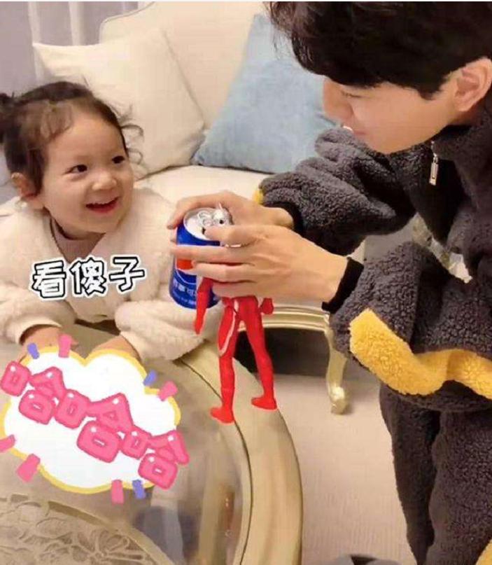 女儿喝可乐上瘾,宝爸教科书般的做法,设计帮忙“戒瘾”