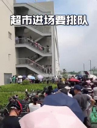 costco暂停营业视频,costco开业半天被买停罐车