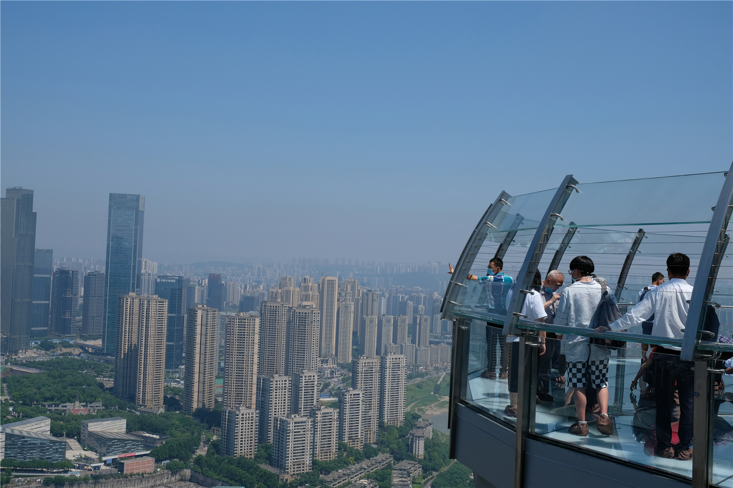 比上海东方明珠更贵，180元体验2小时，重庆来福士观景台值不值？