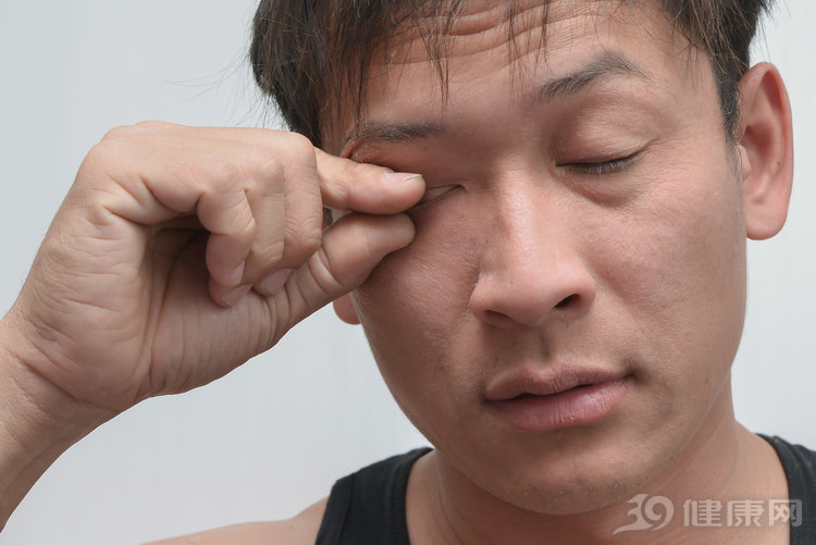 误照紫外线灯受伤怎么治疗,被强紫外线灯光照伤皮肤