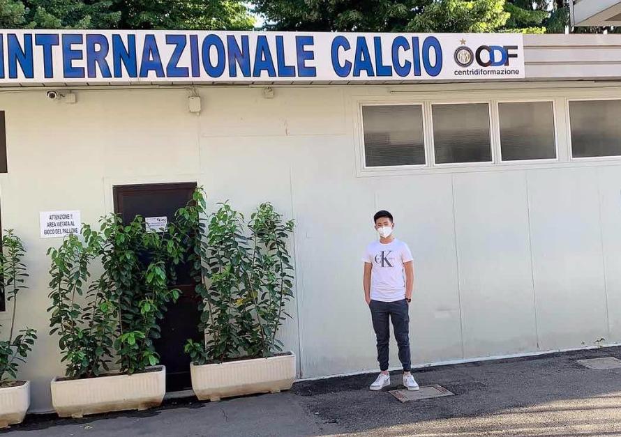 中国小将加盟ac米兰,中国小将被降服对手侮辱