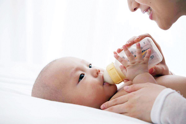 母乳优势仍然甩配方奶粉一条街