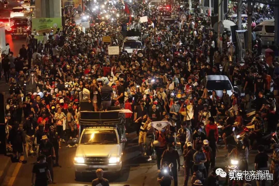 泰国还挺得住吗？*行游**大军直逼十世王皇家护卫队！