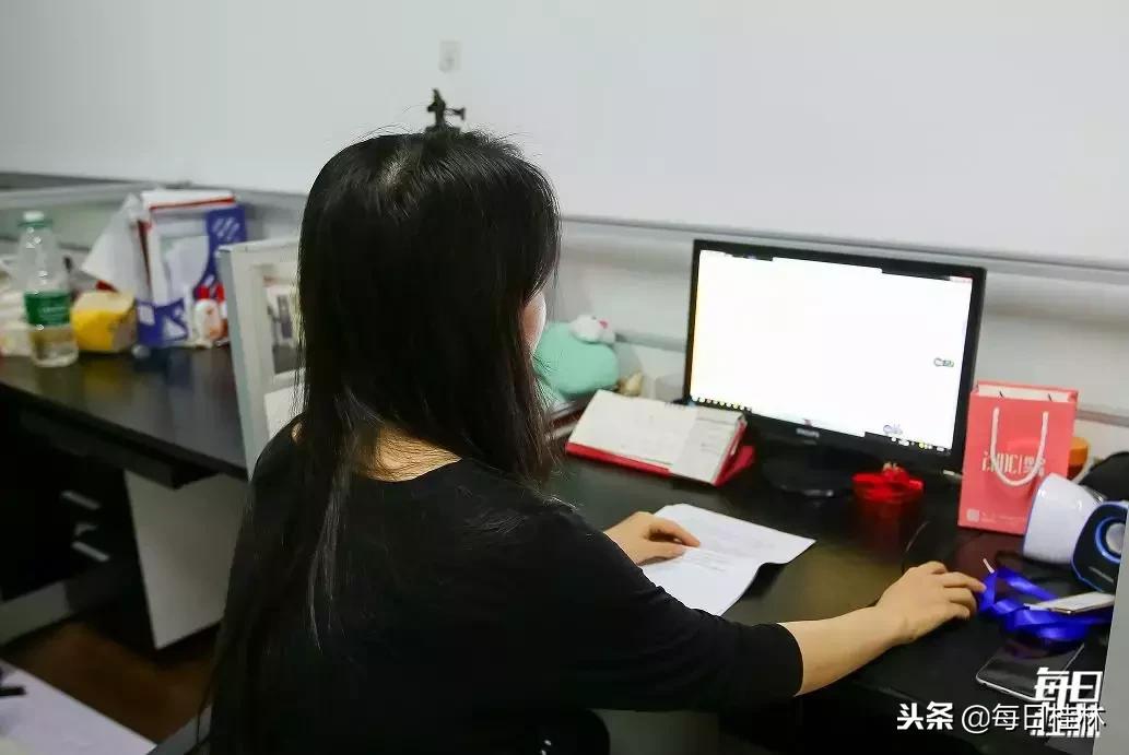 月薪4000月供2000房贷压力大吗,月薪1万还3000车贷压力大吗